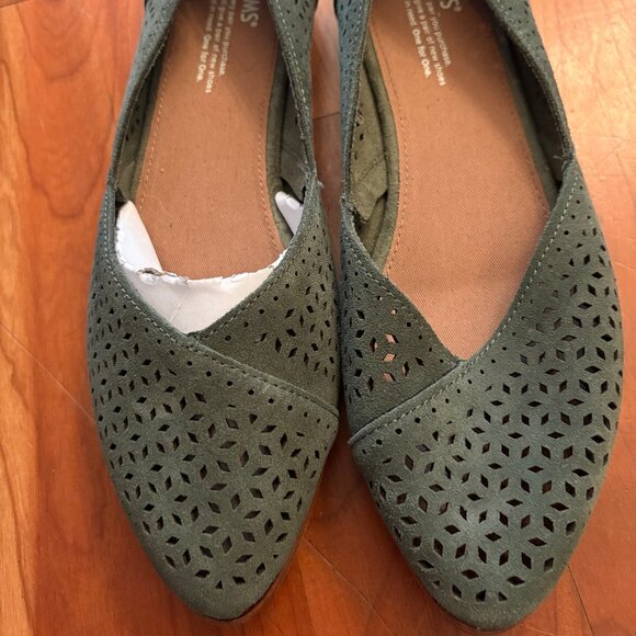 TOMS LASER PERFORATED OLIVE SUEDE FLATS SZ 9.5 NWT - NEVER WORN - Picture 1 of 6